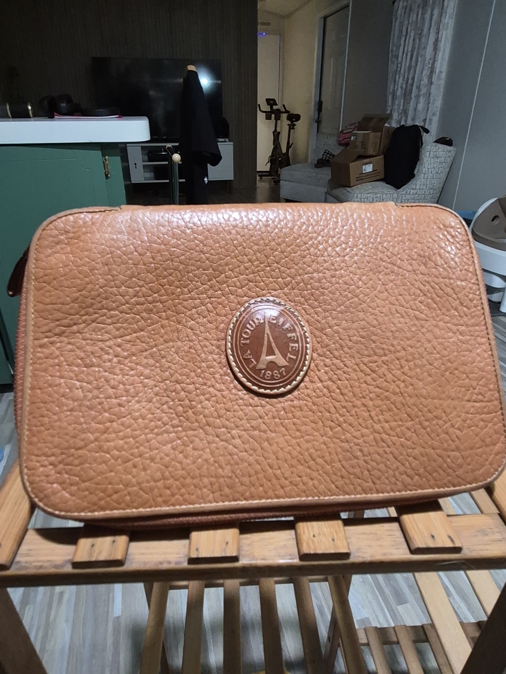 La Tour Eiffel Pebbled Leather Travel Pouch - Tan